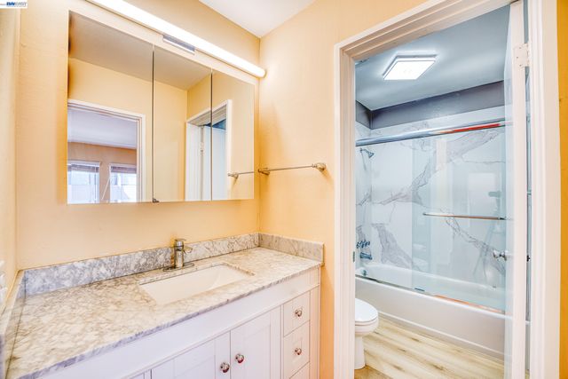 3815 Harrison St 302, Oakland, CA 94611