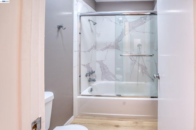 3815 Harrison St 302, Oakland, CA 94611