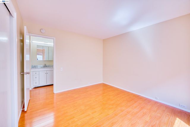 3815 Harrison St 302, Oakland, CA 94611