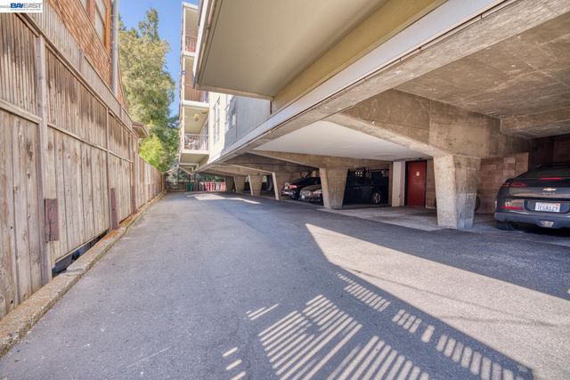 3815 Harrison St 302, Oakland, CA 94611
