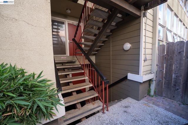 3815 Harrison St 302, Oakland, CA 94611