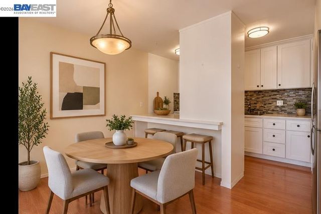 3815 Harrison St 302, Oakland, CA 94611