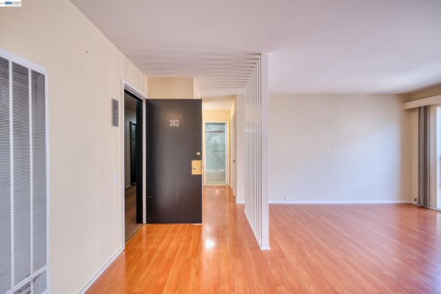3815 Harrison St 302, Oakland, CA 94611