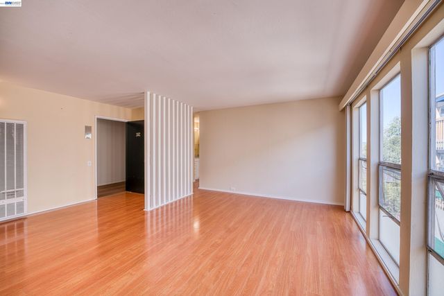 3815 Harrison St 302, Oakland, CA 94611