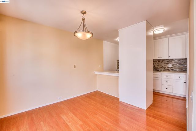 3815 Harrison St 302, Oakland, CA 94611