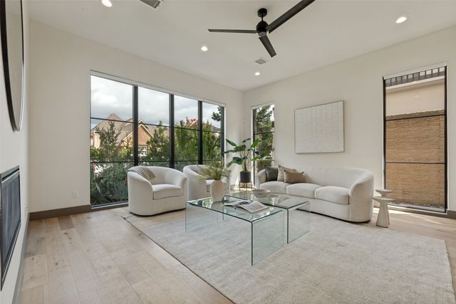 3716 W Beverly Drive, Dallas, TX 75209