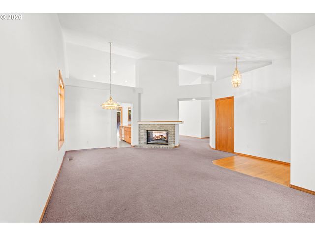 15560 Nw TRAKEHNER Way, Portland, OR 97229