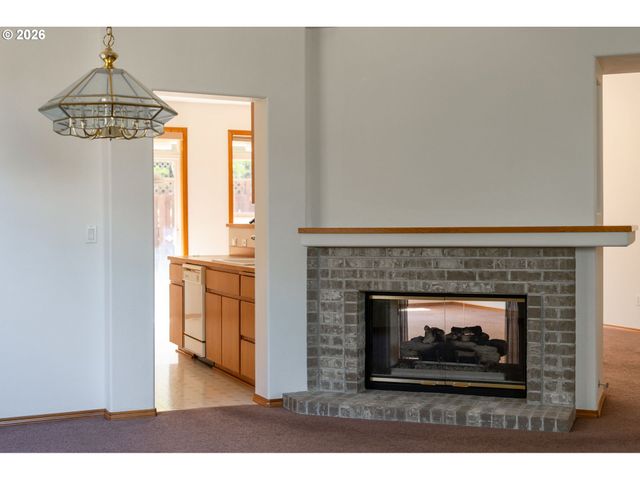 15560 Nw TRAKEHNER Way, Portland, OR 97229
