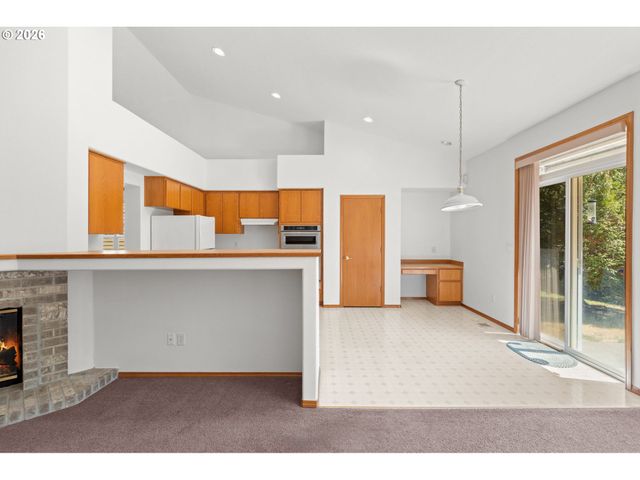 15560 Nw TRAKEHNER Way, Portland, OR 97229