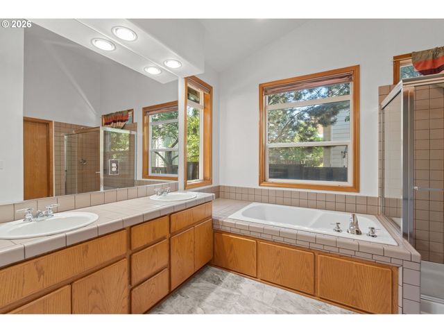 15560 Nw TRAKEHNER Way, Portland, OR 97229