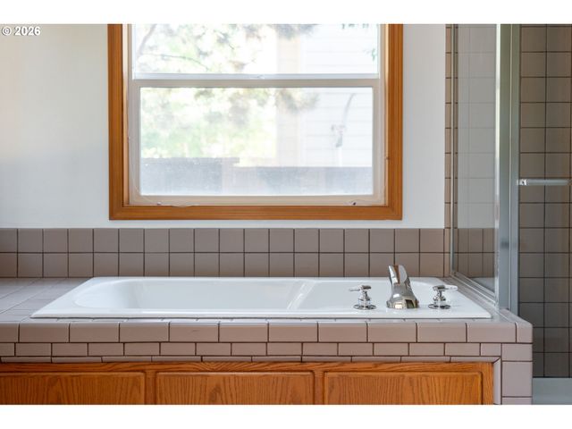 15560 Nw TRAKEHNER Way, Portland, OR 97229