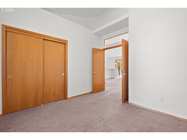 15560 Nw TRAKEHNER Way, Portland, OR 97229