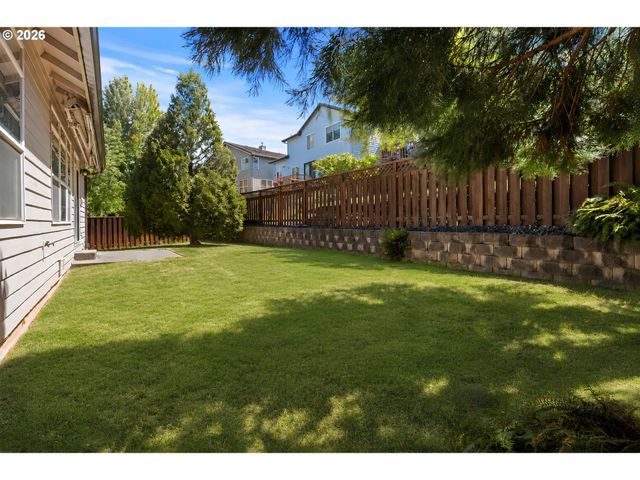 15560 Nw TRAKEHNER Way, Portland, OR 97229