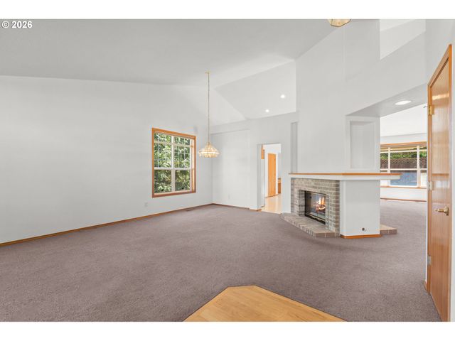 15560 Nw TRAKEHNER Way, Portland, OR 97229