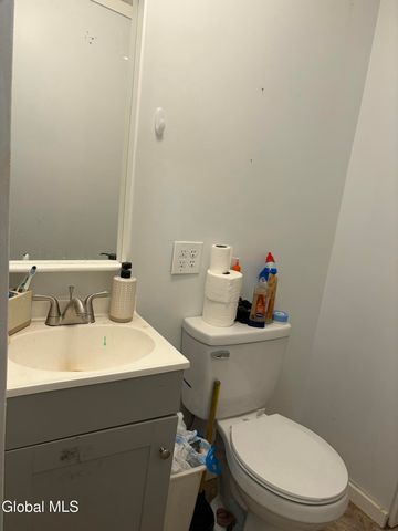 63-140 LeMayville Way, Hampton, NY 12887