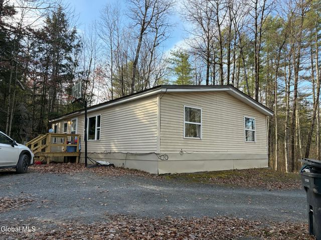 63-140 LeMayville Way, Hampton, NY 12887