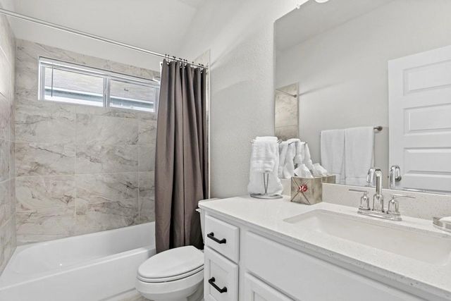 185 Dogvane CIR, Kyle, TX 78640