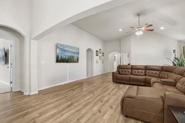185 Dogvane CIR, Kyle, TX 78640