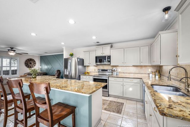 231 Samantha Dr, Schertz, TX 78154