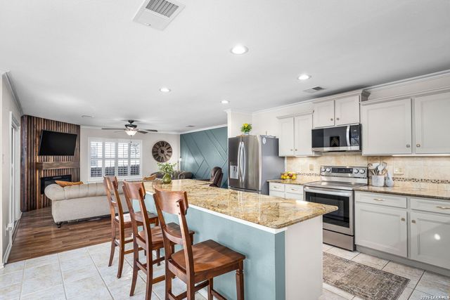 231 Samantha Dr, Schertz, TX 78154