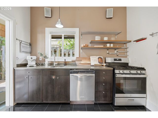 322 S WHITAKER St, Portland, OR 97239