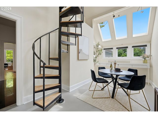 322 S WHITAKER St, Portland, OR 97239