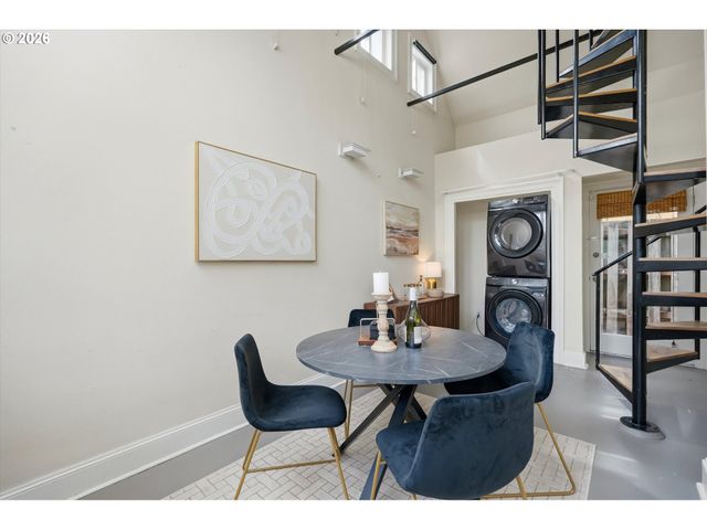 322 S WHITAKER St, Portland, OR 97239