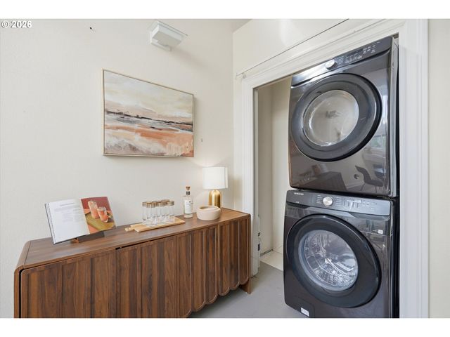 322 S WHITAKER St, Portland, OR 97239