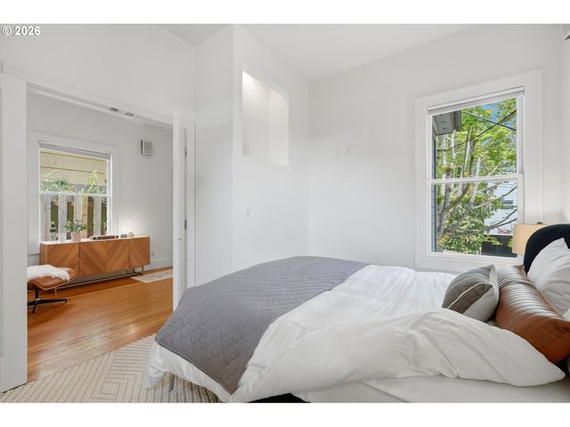 322 S WHITAKER St, Portland, OR 97239