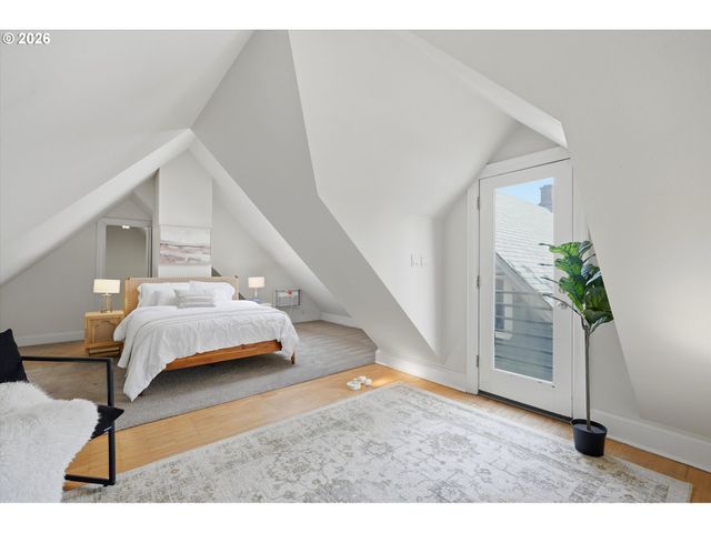 322 S WHITAKER St, Portland, OR 97239
