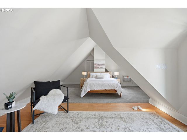 322 S WHITAKER St, Portland, OR 97239