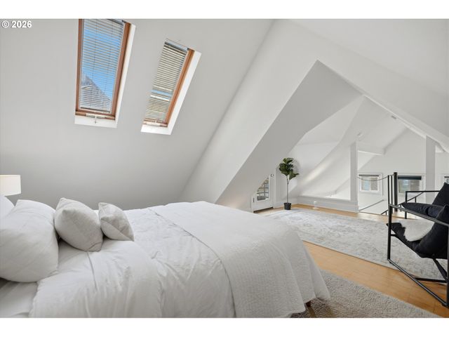 322 S WHITAKER St, Portland, OR 97239
