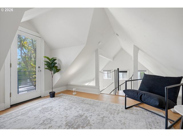 322 S WHITAKER St, Portland, OR 97239