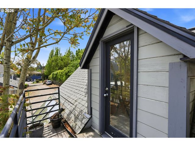 322 S WHITAKER St, Portland, OR 97239