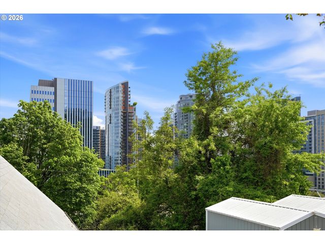 322 S WHITAKER St, Portland, OR 97239