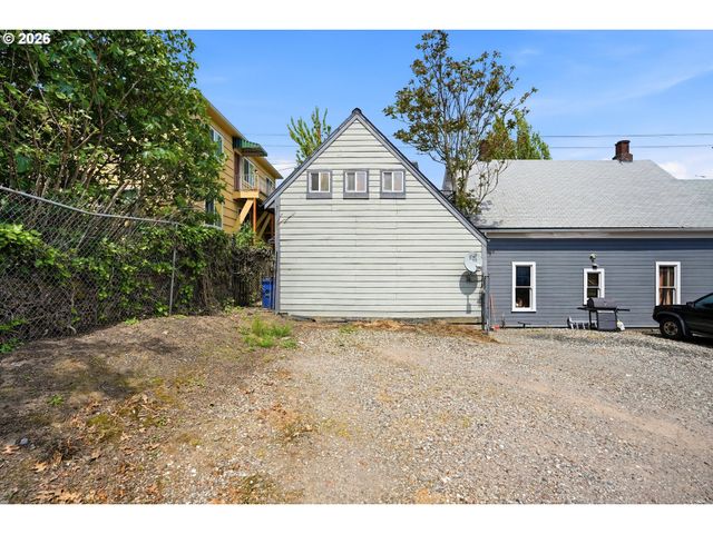 322 S WHITAKER St, Portland, OR 97239