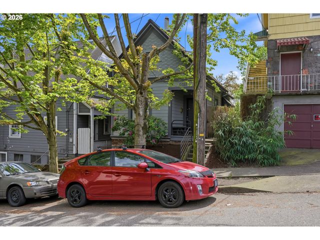 322 S WHITAKER St, Portland, OR 97239