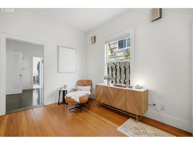 322 S WHITAKER St, Portland, OR 97239