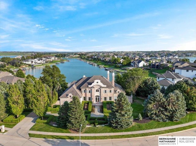 17909 N Reflection Circle, Bennington, NE 68007