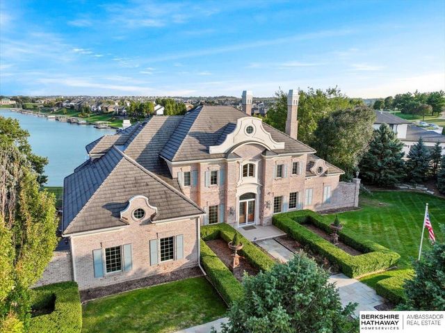17909 N Reflection Circle, Bennington, NE 68007