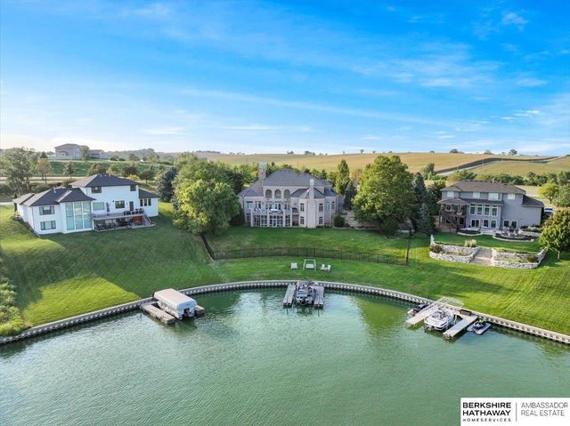 17909 N Reflection Circle, Bennington, NE 68007