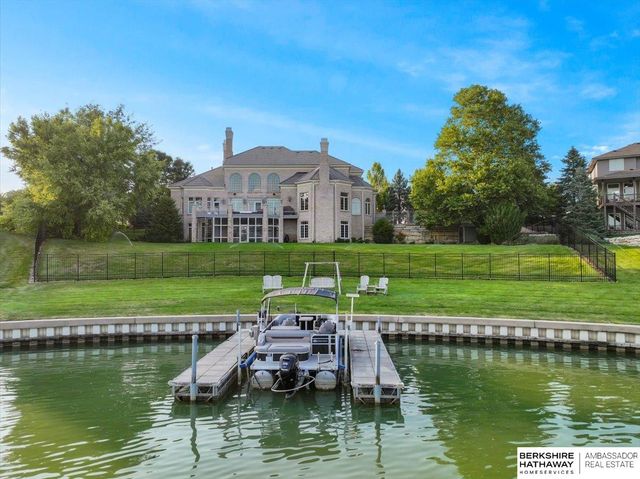 17909 N Reflection Circle, Bennington, NE 68007