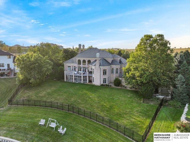 17909 N Reflection Circle, Bennington, NE 68007