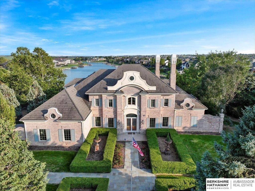 17909 N Reflection Circle, Bennington, NE 68007