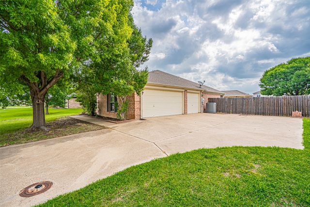 3202 Meandering Way, Granbury, TX 76049