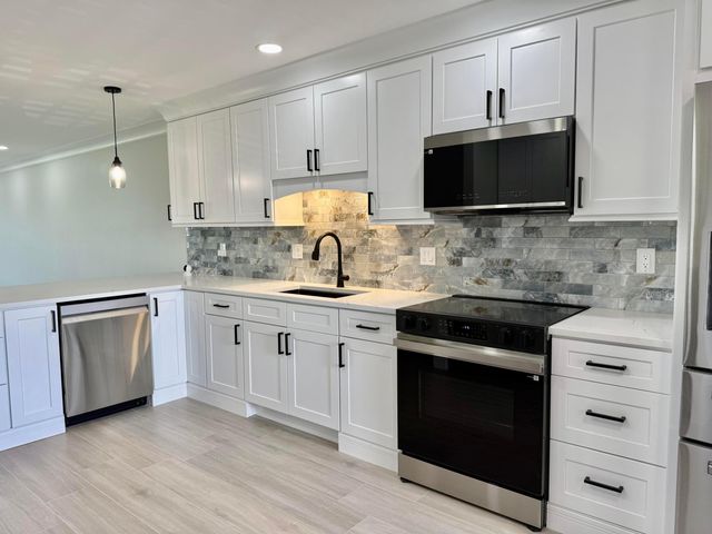 1740 NW 19th Terrace Apt 201, Delray Beach, FL 33445