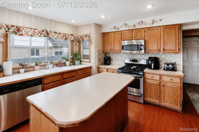 39044 Mallorn Drive, Sterling Heights, MI 48313