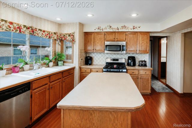 39044 Mallorn Drive, Sterling Heights, MI 48313