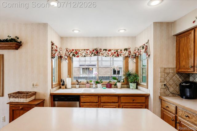 39044 Mallorn Drive, Sterling Heights, MI 48313