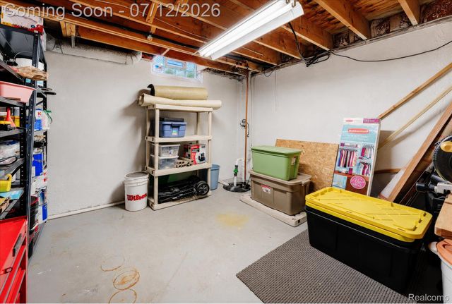 39044 Mallorn Drive, Sterling Heights, MI 48313